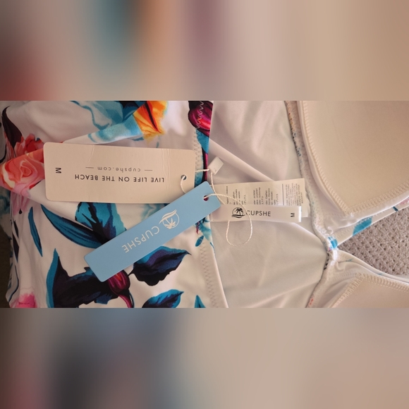 New Cupshe Bold Floral and Stripe Halter Tummy Control One Piece Swimsuit - Picture 7 of 8